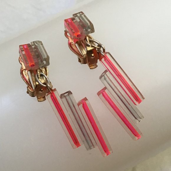 Funky Pink Tube Clip Earrings Vintage - Picture 4 of 14